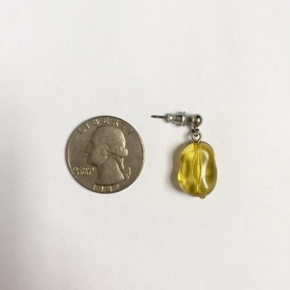 Translucent bead dangle earrings - Picture 2 of 2